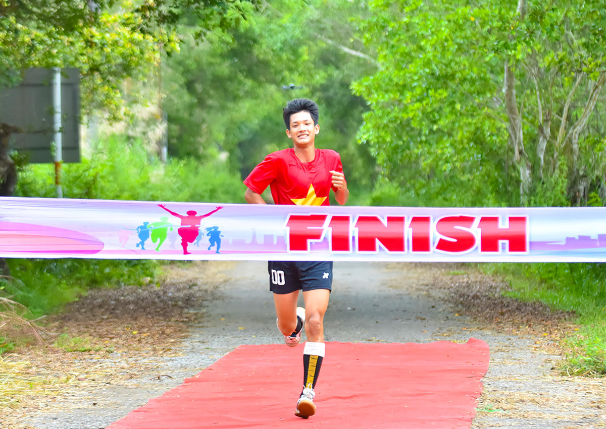 Vận động viên về đích đầu tiên tại giải. Ảnh Nguyễn Minh..