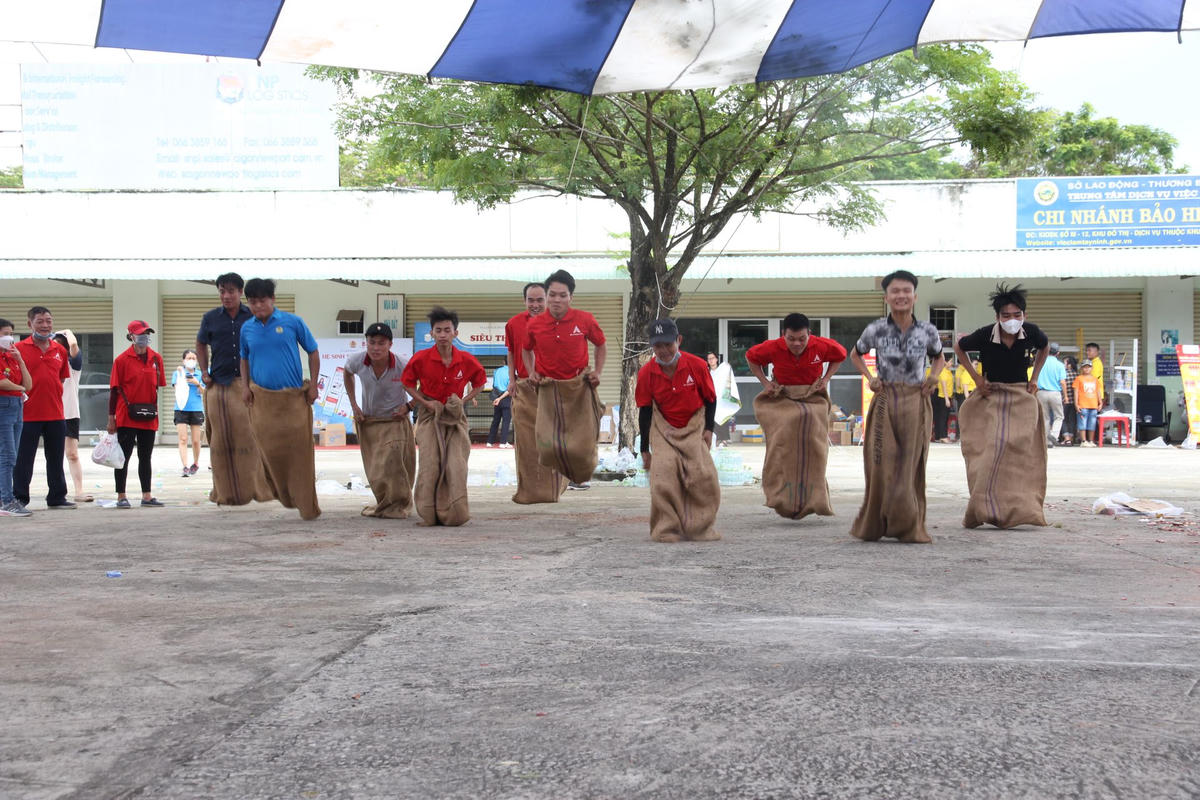 Nhiều hoạt động vui chơi, giải trí được tổ chức nhằm nâng cao đời sống tinh thần cho người lao động. 