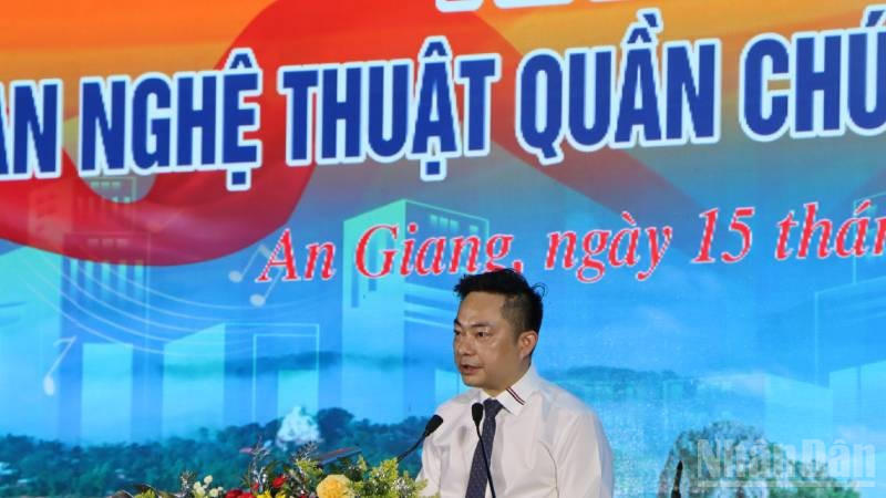 Phó Cục trưởng Cục Văn hóa cơ sở, Gia đình và Thư viện (Bộ Văn hóa, Thể thao và Du lịch) Nguyễn Quốc Huy phát biểu nhấn mạnh: Liên hoan là dịp để quảng bá hình ảnh khu dân cư văn minh, hạnh phúc, đoàn kết