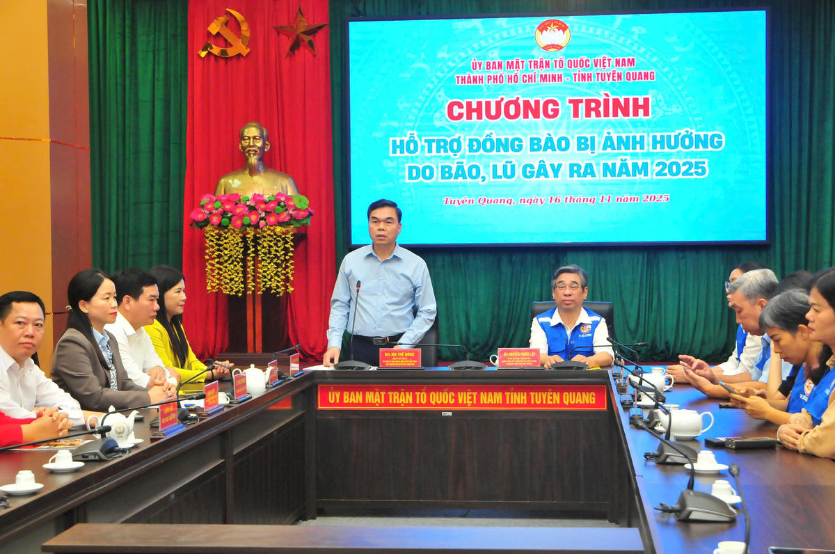 Ông Ma Thế Hồng, Phó Bí thư Tỉnh ủy, Chủ tịch Ủy ban MTTQ Việt Nam tỉnh Tuyên Quang phát biểu tại buổi tiếp nhận. Ảnh: Xuân Trường.