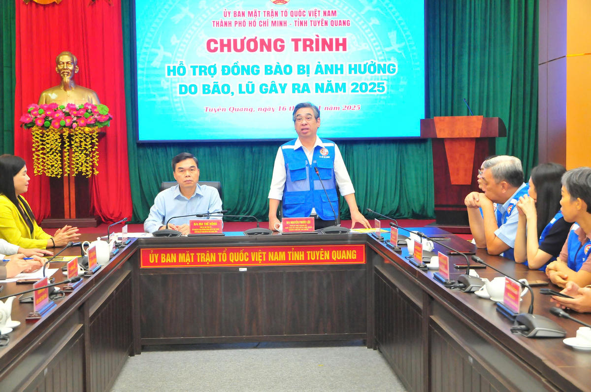 Ông Nguyễn Phước Lộc, Phó Bí thư Thành ủy, Chủ tịch Ủy ban MTTQ Việt Nam Thành phố Hồ Chí Minh phát biểu tại buổi làm việc. Ảnh: Xuân Trường.