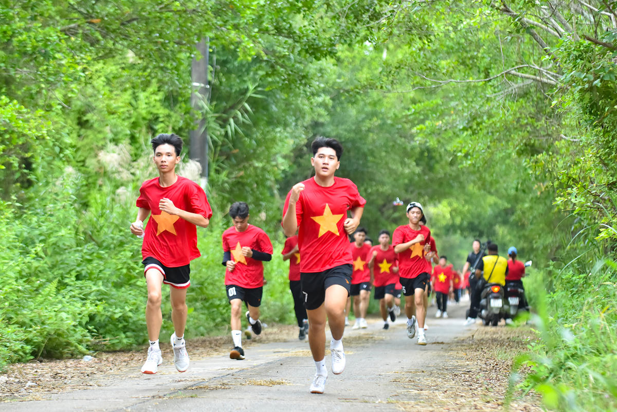 Giải còn nhằm quảng bá, góp phần phát triển du lịch vườn quốc gia U Minh Thượng - vườn di sản ASEAN và khu Ramsar thứ 2.228 của thế giới đến đông đảo bạn bè, du khách trong và ngoài nước... Ảnh Nguyễn Minh.