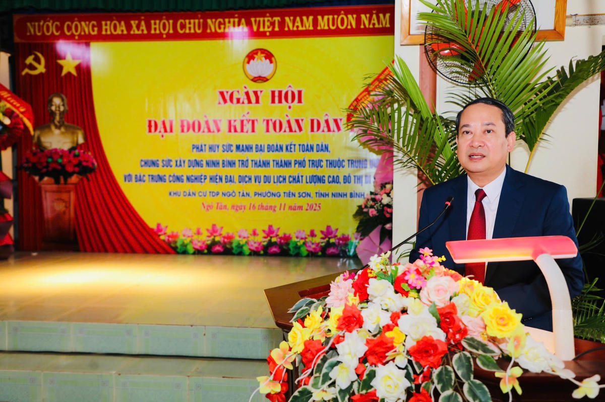 Ông Mai Văn Tuất - Phó Bí thư Tỉnh ủy, Chủ tịch Ủy ban MTTQ tỉnh Ninh Bình phát biểu tại ngày hội. Ảnh: Đ.L