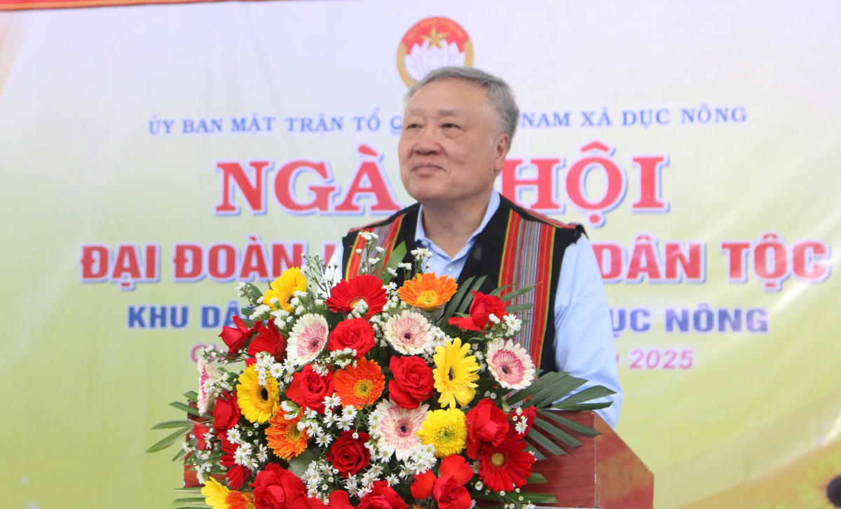 Phó Thủ tướng Thường trực Chính phủ Nguyễn Hòa Bình phát biểu tại Ngày hội đại đoàn kết ở thôn Chả Nhầy. Ảnh: CV.