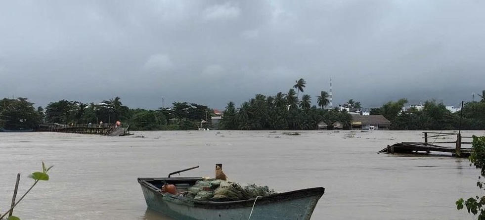 Nước lũ tại các sông tỉnh Khánh Hòa đang dâng lên cao. Ảnh X.H