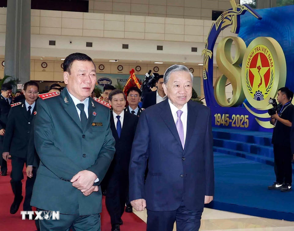 Tổng Bí thư Tô Lâm đến dự Lễ kỷ niệm 80 năm Ngày truyền thống Thanh tra Việt Nam (23/11/1945 - 23/11/2025). (Ảnh: Thống Nhất/TTXVN)