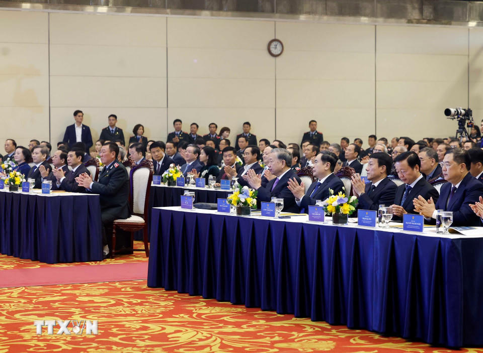 Tổng Bí thư Tô Lâm, Chủ tịch Quốc hội Trần Thanh Mẫn cùng các lãnh đạo Đảng, Nhà nước dự Lễ kỷ niệm 80 năm Ngày truyền thống Thanh tra Việt Nam (23/11/1945 - 23/11/2025). (Ảnh: Thống Nhất/TTXVN)