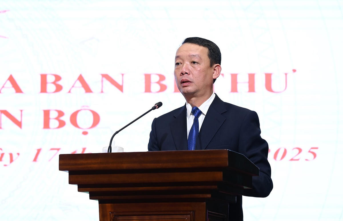 Tân Phó Bí thư Tỉnh ủy Hà Tĩnh phát biểu nhận nhiệm vụ. Ảnh: BHT.