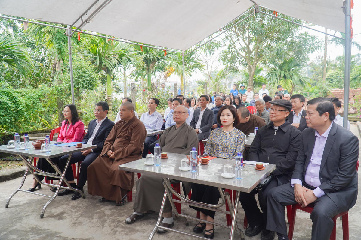 Các đại biểu dự lễ khởi công. Ảnh: Đình Minh