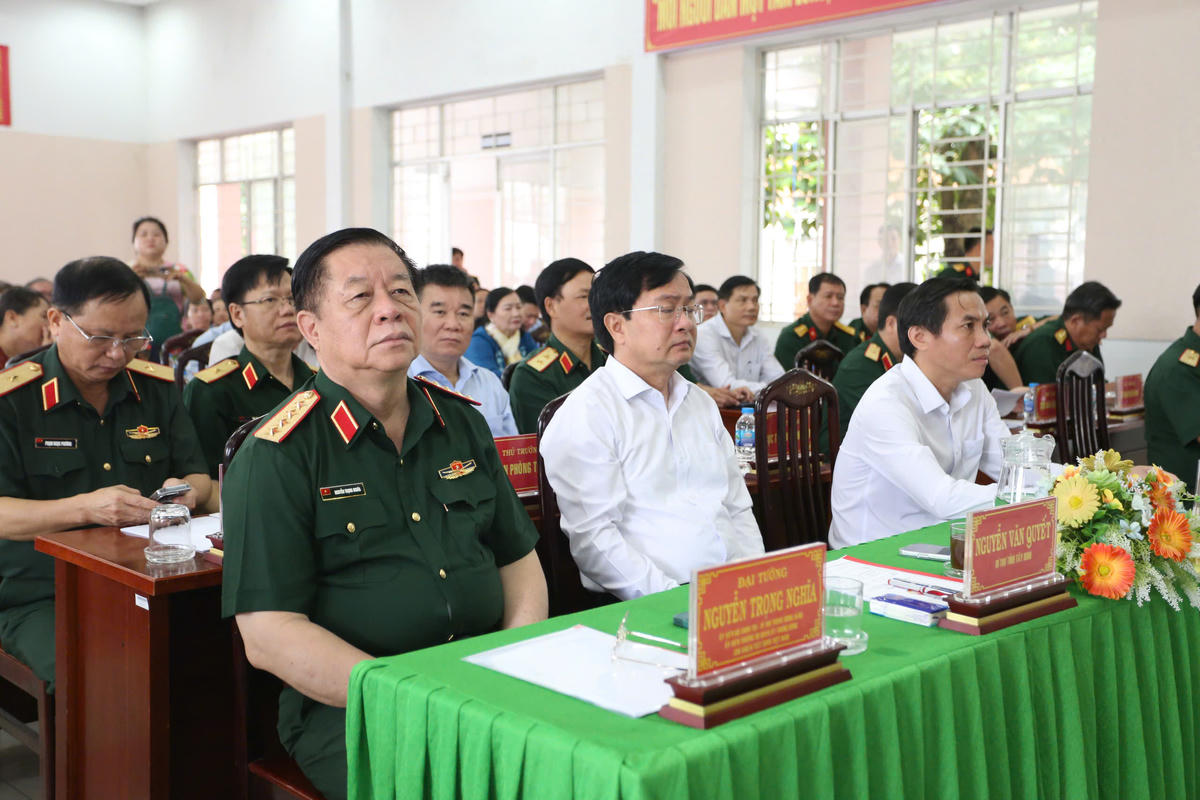 Đại tướng Nguyễn Trọng Nghĩa dự Ngày hội Đại đoàn kết ở tỉnh Tây Ninh. Ảnh: Đ.X.