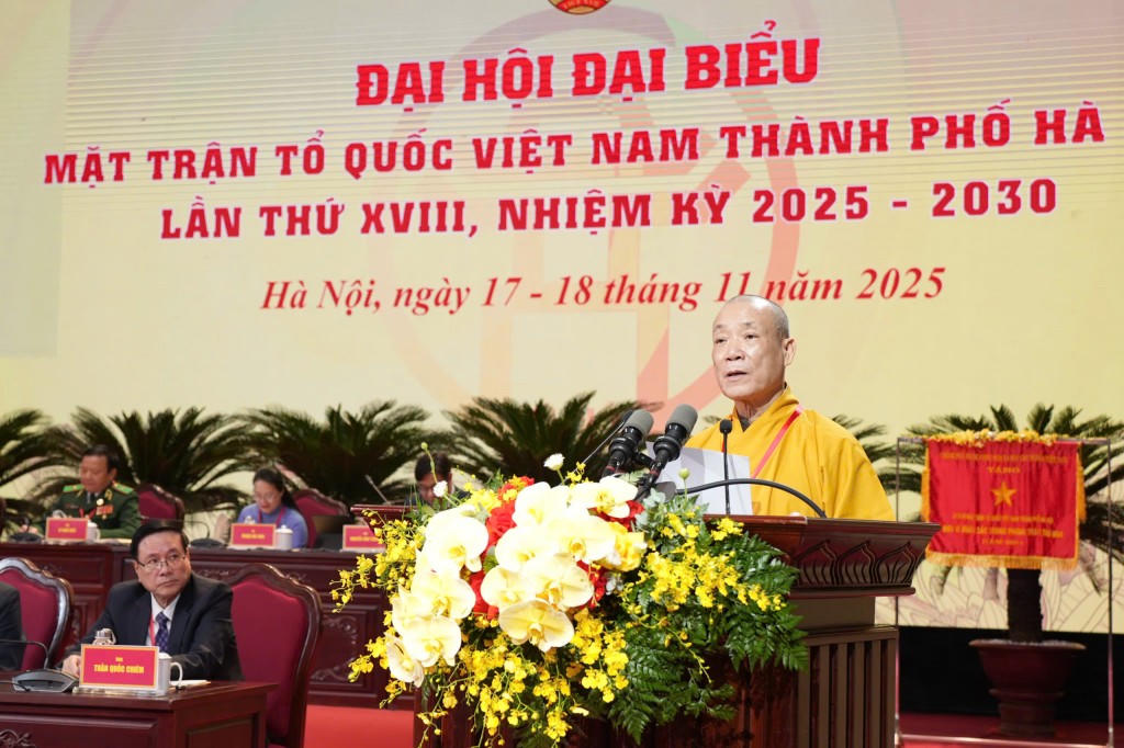 Hoà Thượng Thích Bảo Nghiêm, Phó Chủ tịch không chuyên trách Ủy ban MTTQ Việt Nam TP, Trưởng Ban trị sự Giáo hội Phật giáo Việt Nam TP Hà Nội trình bày báo cáo tại Đại hội. 