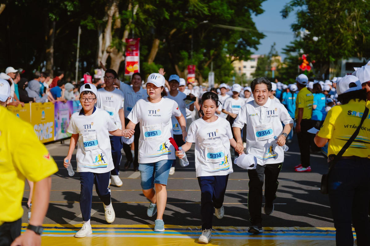 10.322 chiến binh chạy “Vì tầm vóc Việt” tại S-Race Cần Thơ