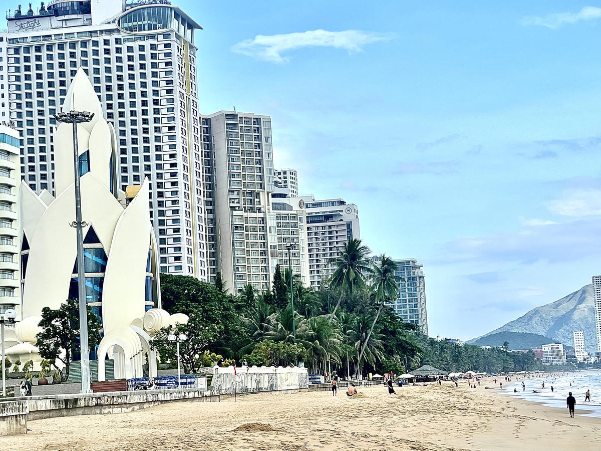 Bãi biển phường Nam Nha Trang, tỉnh Khánh Hòa. 	Ảnh: Thùy Trang