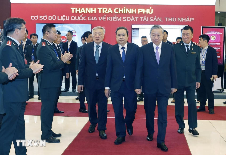 Tổng Bí thư Tô Lâm, Chủ tịch Quốc hội Trần Thanh Mẫn cùng các lãnh đạo Đảng, Nhà nước đến dự Lễ kỷ niệm 80 năm Ngày truyền thống Thanh tra Việt Nam (23/11/1945 - 23/11/2025). (Ảnh: Thống Nhất/TTXVN)