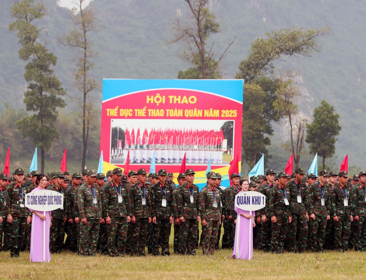 Các đoàn tham gia Hội thao. Ảnh: Trọng Đức
