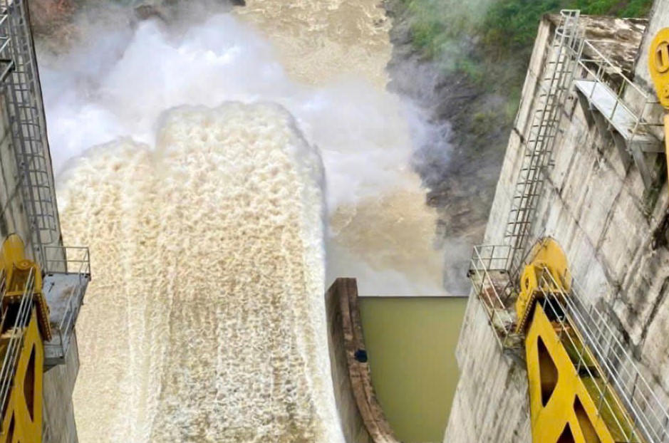 Một góc hồ thủy điện Đăk Đrinh điều tiết nước. Ảnh: CV.