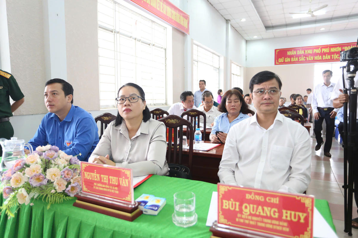 Nhiều lãnh đạo Trung ương và địa phương tham dự Ngày hội Đại đoàn kết ở tỉnh Tây Ninh. Ảnh: Đ.X.