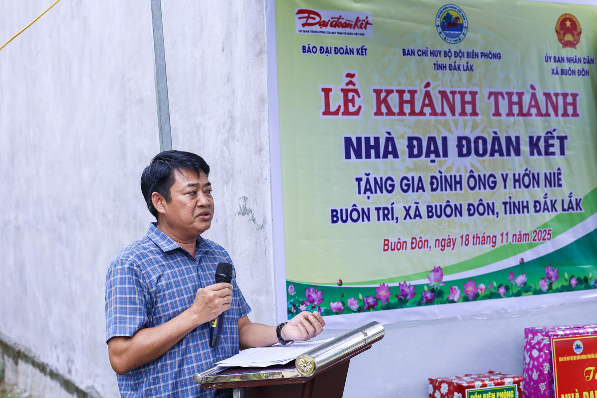 Ông Sao Y Me, Phó Bí thư Thường trực Đảng ủy xã Buôn Đôn phát biểu. Ảnh: Quang Vinh.