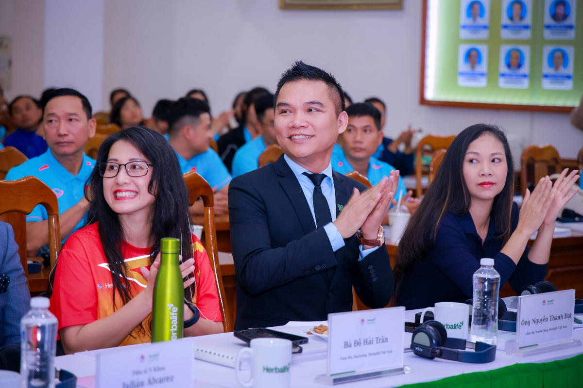Herbalife Việt Nam đồng hành cùng Liên đoàn Bóng đá Việt Nam về dinh dưỡng thể thao
