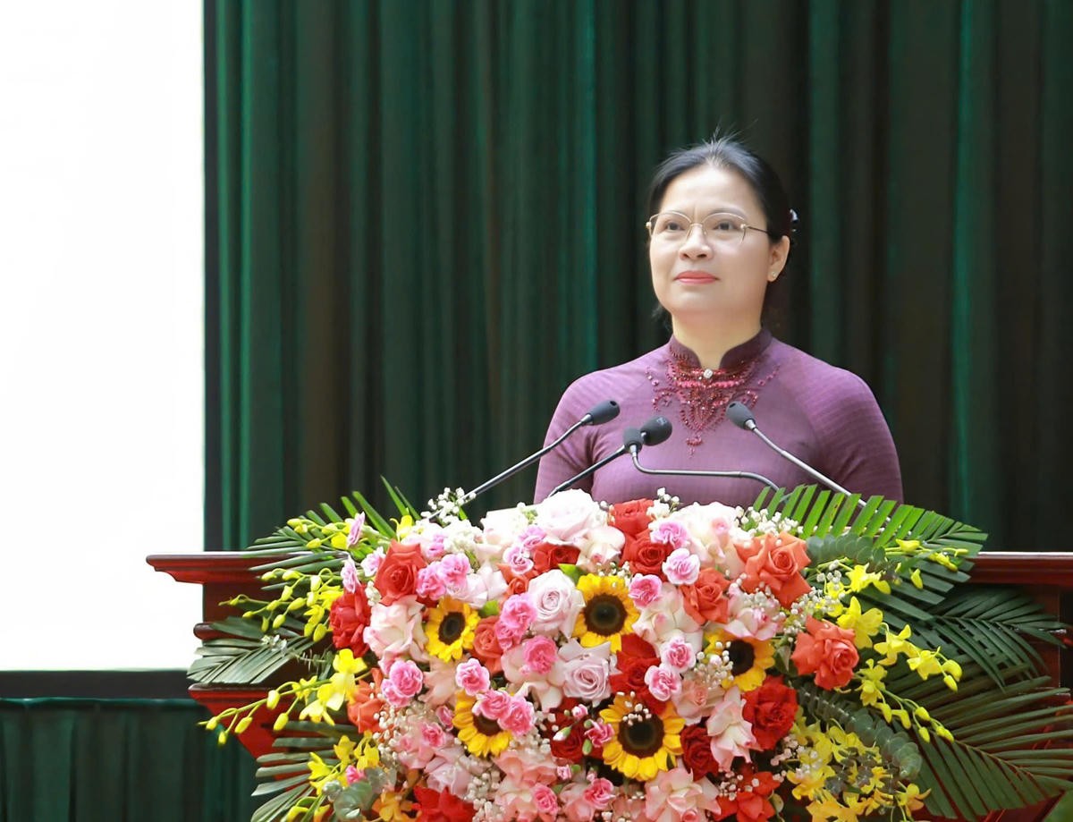 Ủy viên Trung ương Đảng, Phó Chủ tịch Ủy ban Trung ương MTTQ Việt Nam Hà Thị Nga phát biểu tại Đại hội. Ảnh: MTTQ Sơn La.