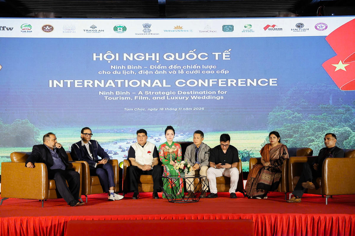 Các đạo diễn, nhà sản xuất phim Ấn Độ chia sẻ kinh nghiệm tại hội nghị. Ảnh: Đình Minh