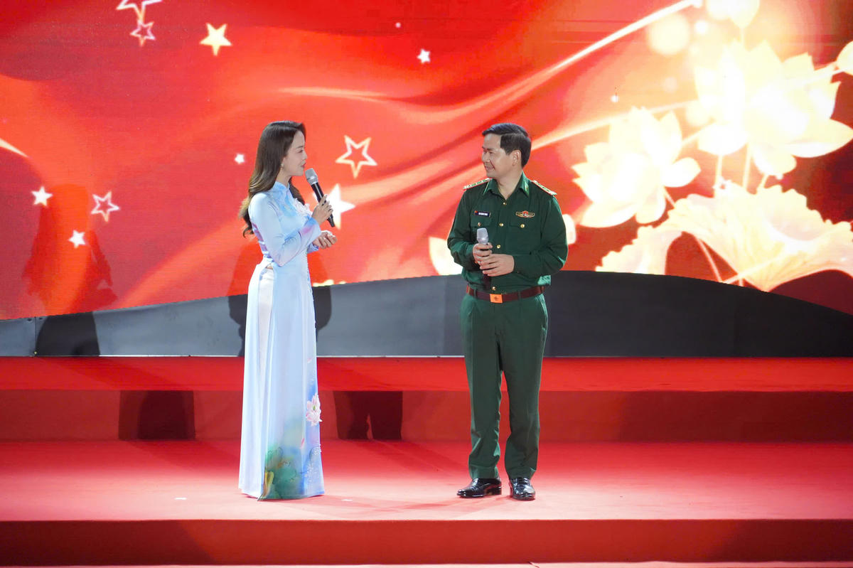 Thượng tá Lục Quang Trung (Ban chỉ huy Bộ đội Biên phòng tỉnh Cao Bằng) giao lưu tại Chương trình. Ảnh: Duy Hưng.