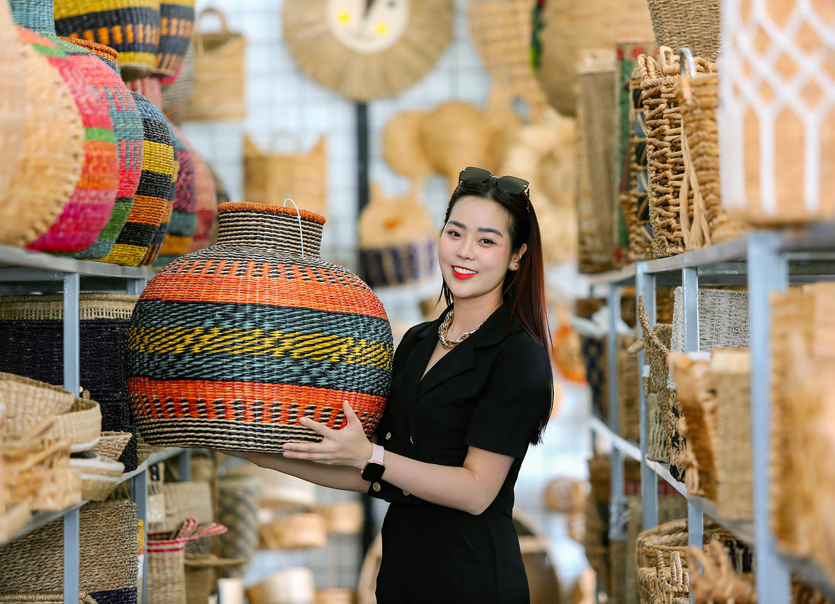 Chị Nhi cho biết, rất tự hào khi lọt vào top 150 nhân vật truyền cảm hứng chương trình 'Vinh danh Người truyền lửa'. Ảnh: Đình Minh