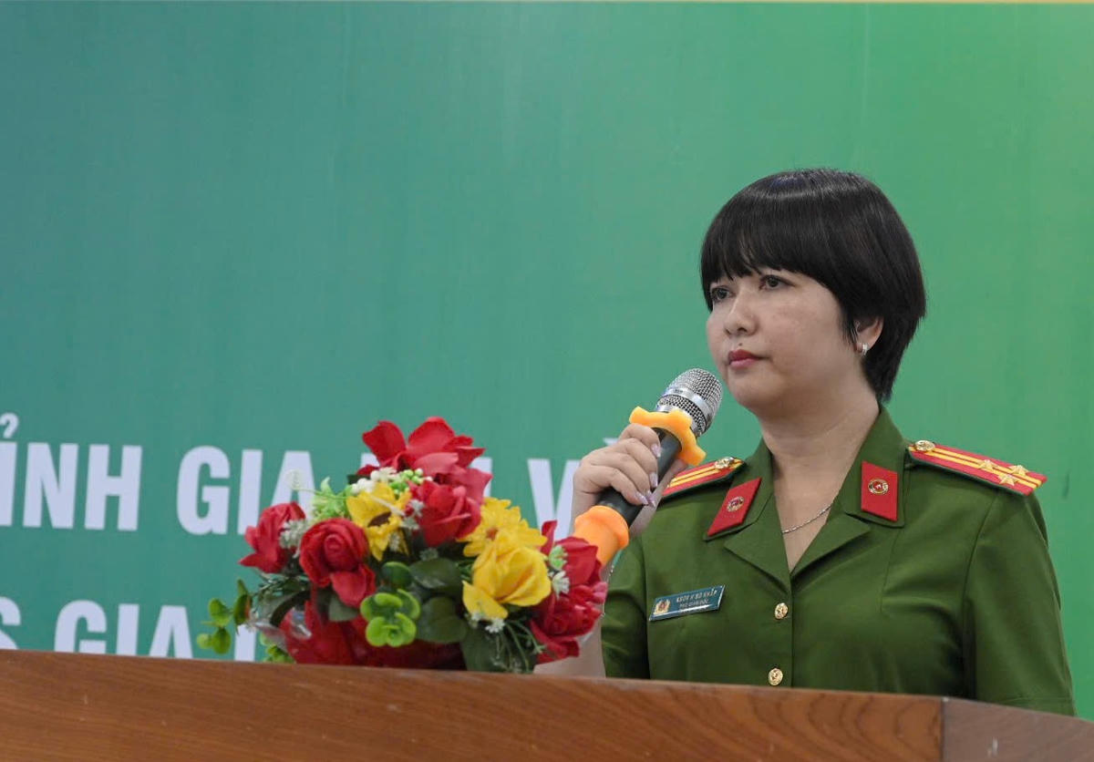 Thượng tá Ksor H’Bơ Khắp, Phó Giám đốc Công an tỉnh Gia Lai phát biểu tại lễ ký kết. Ảnh: Đình Sang.