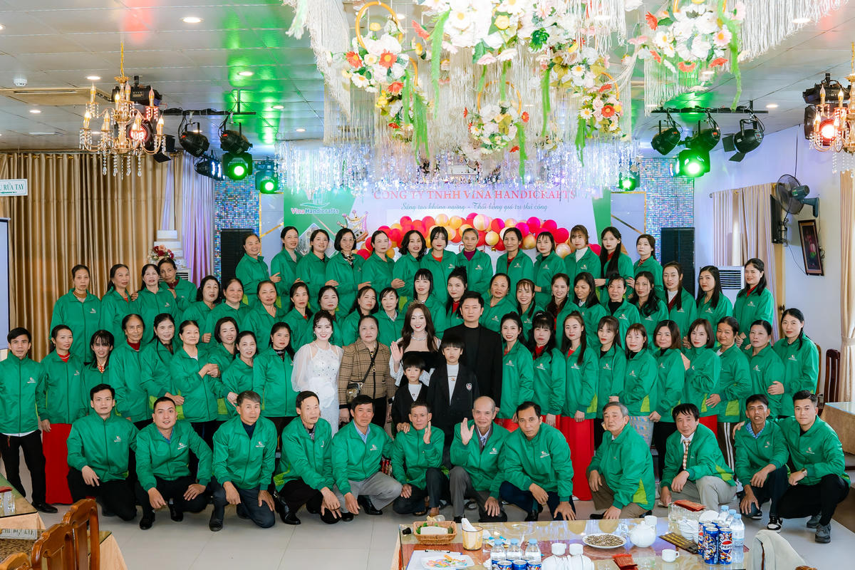 Từ một cơ sở trưng bày cói, 2 vợ chồng chị Nhi đã lập nên Công ty Vina Handicrafts với gần 80 lao động. Ảnh: Đình Minh