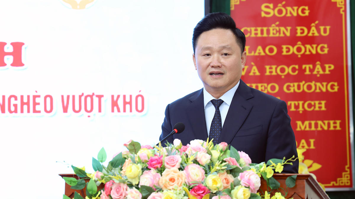 Ông Phan Văn Hùng, Phó Tổng Biên tập Báo Nhân Dân, Chủ tịch Quỹ Hạt giống Việt phát biểu tại chương trình.