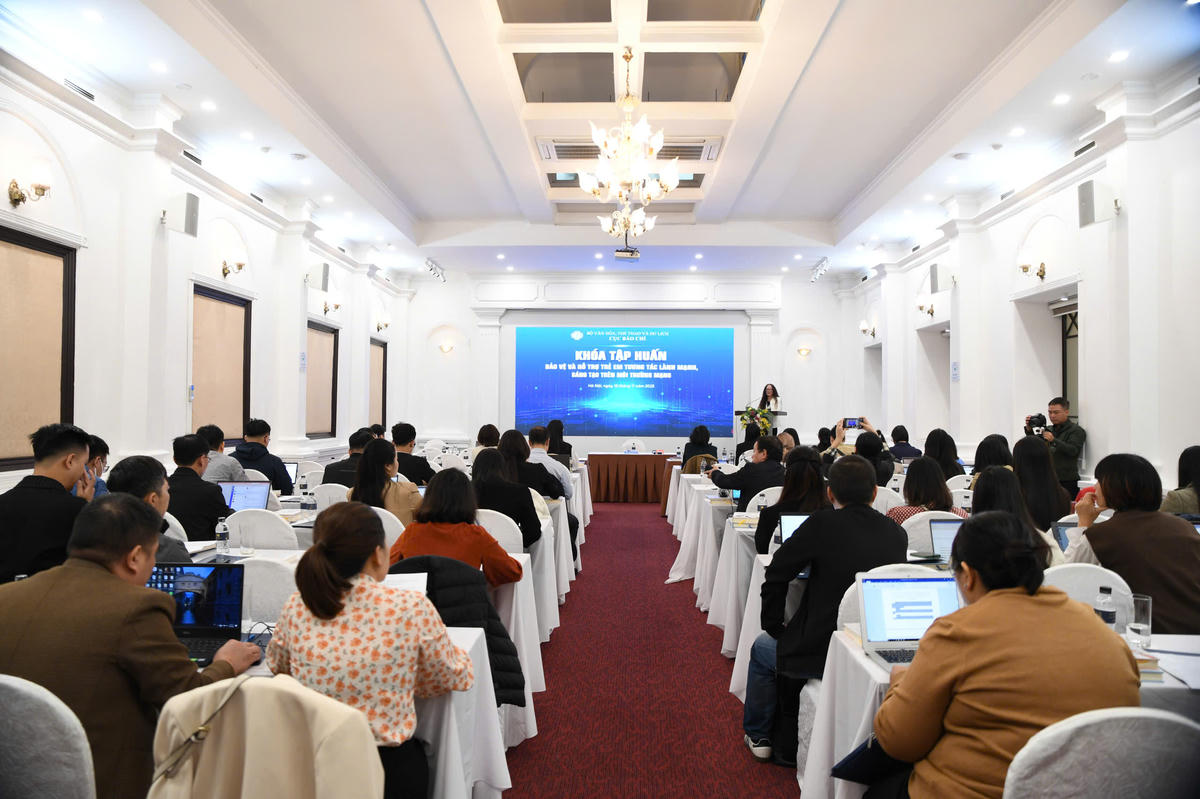 Buổi tập huấn đã thu hút sự tham gia gần 100 phóng viên, biên tập viên đến từ các cơ quan báo chí. Ảnh: P. Sỹ.