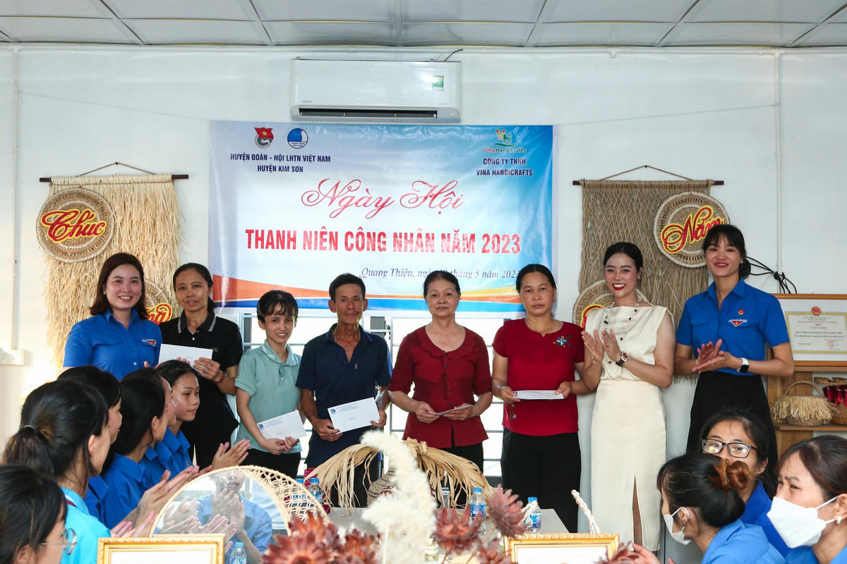 Chăm lo cho đời sống cho nhân viên công ty là điều mà chị luôn đặt lên hàng đầu. Ảnh: Đình Minh