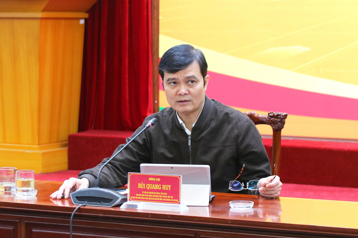 Phó Chủ tịch UBTƯ MTTQ Việt Nam, Bí thư thứ nhất Trung ương Đoàn TNCS Hồ Chí Minh Bùi Quang Huy phát biểu tại cuộc họp. Ảnh: Tiến Đạt.