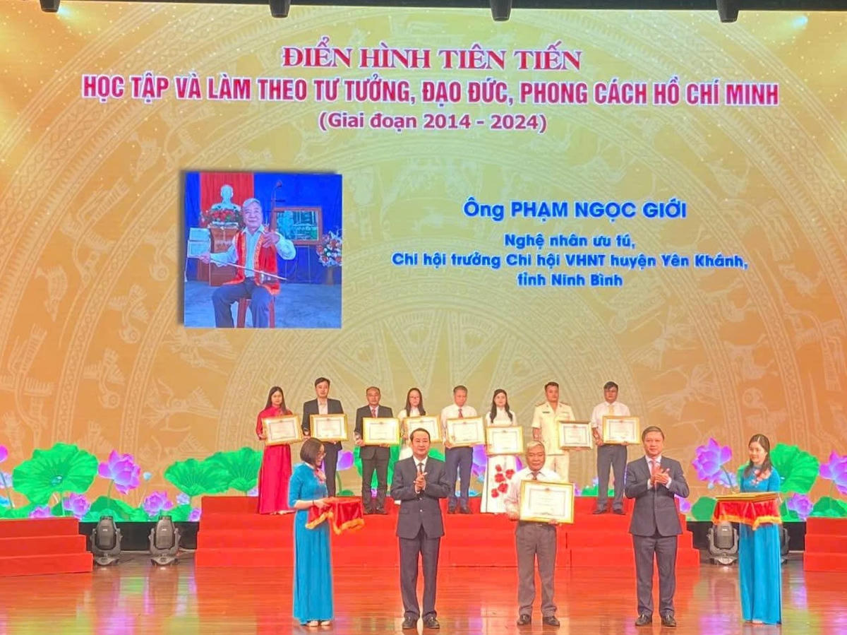 NNƯT Phạm Ngọc Giới là 1 trong 44 cá nhân điển hình tiên tiến của tỉnh Ninh Bình học tập và làm theo tư tưởng, đạo đức Hồ Chí Minh giai đoạn 2014 - 2024. Ảnh: Đình Minh