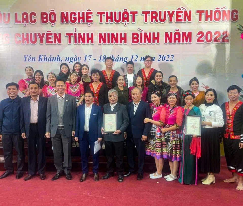 Ông Giới được đánh giá là tấm gương điển hình trong việc bảo tồn nghệ thuật dân gian. Ảnh: N.G