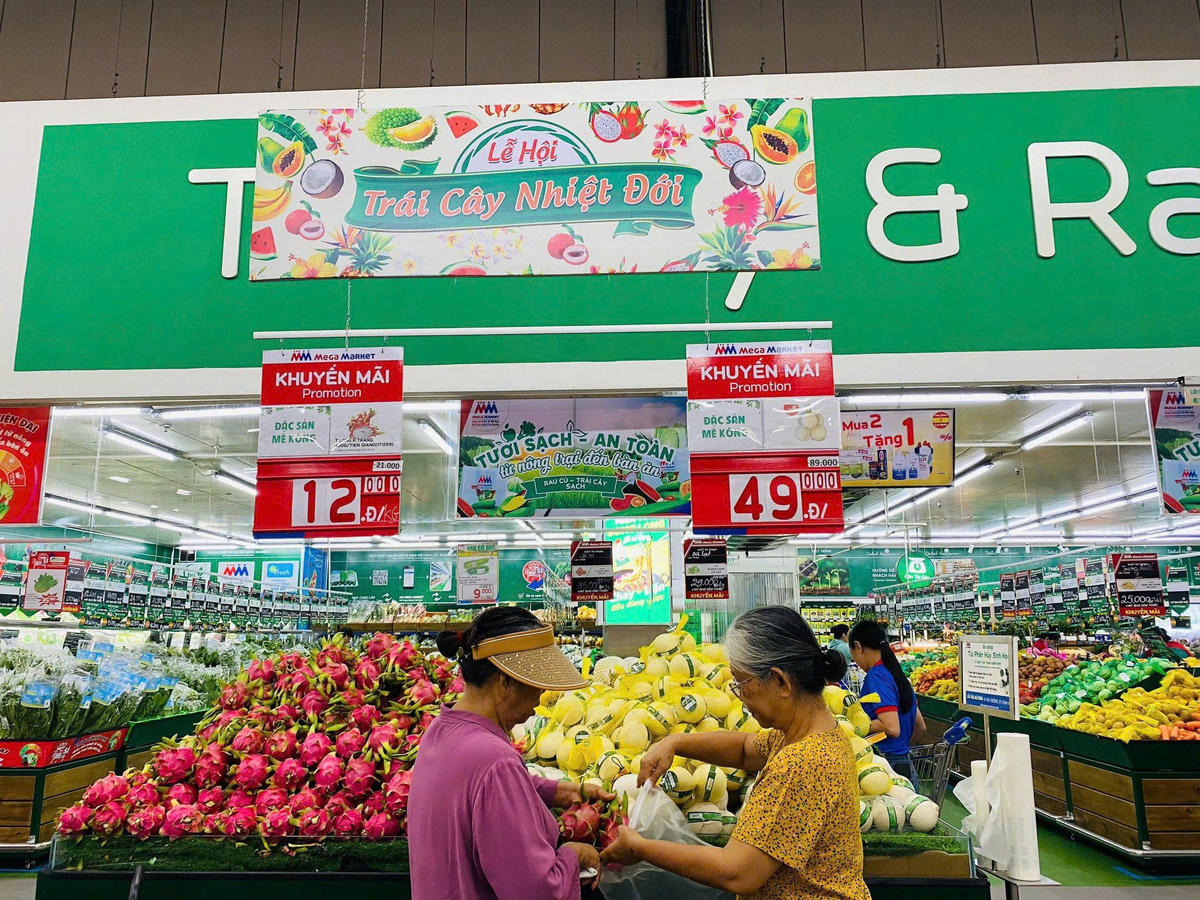 Nhiều siêu thi đã chạy chương trình khuyến mãi cho dịp cuối năm nhằm kích cầu tiêu dùng. Ảnh: P.G