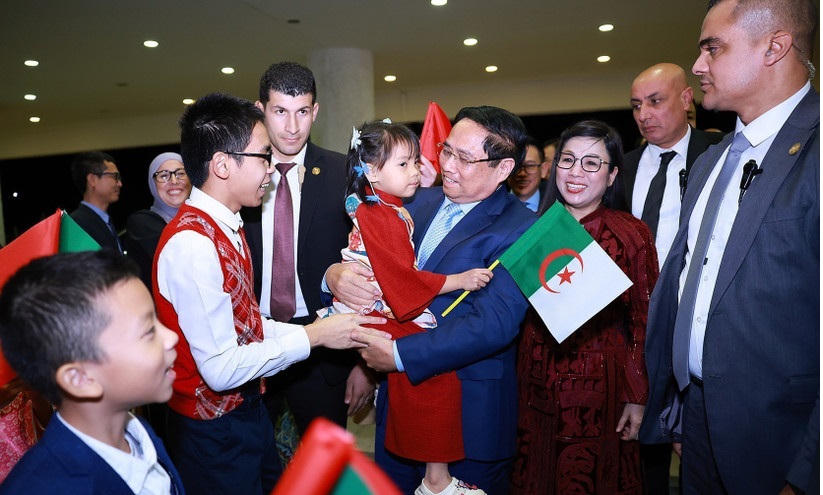 Thủ tướng Phạm Minh Chính và Phu nhân gặp mặt cộng đồng Việt Nam tại Algeria