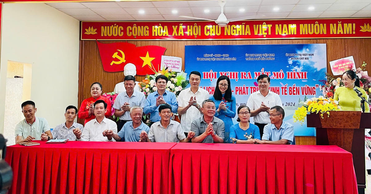 Niềm vui của người dân Cát Hải trong ngày ra mắt mô hình&nbsp;“Du lịch xanh – Phát triển kinh tế bền vững” do chị Liên và chính quyền địa phương khởi xướng. Ảnh: NVCC.&nbsp;&nbsp;