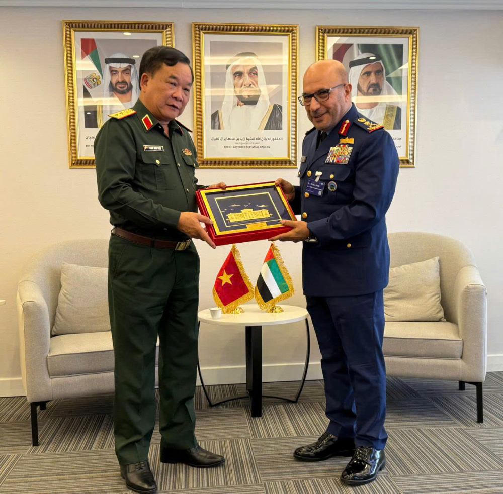 Thượng tướng Hoàng Xuân Chiến hội kiến Trung tướng Ibrahim Nasser Al-Alawi, Thứ trưởng Bộ Quốc phòng UAE. Ảnh: Kiều Trinh