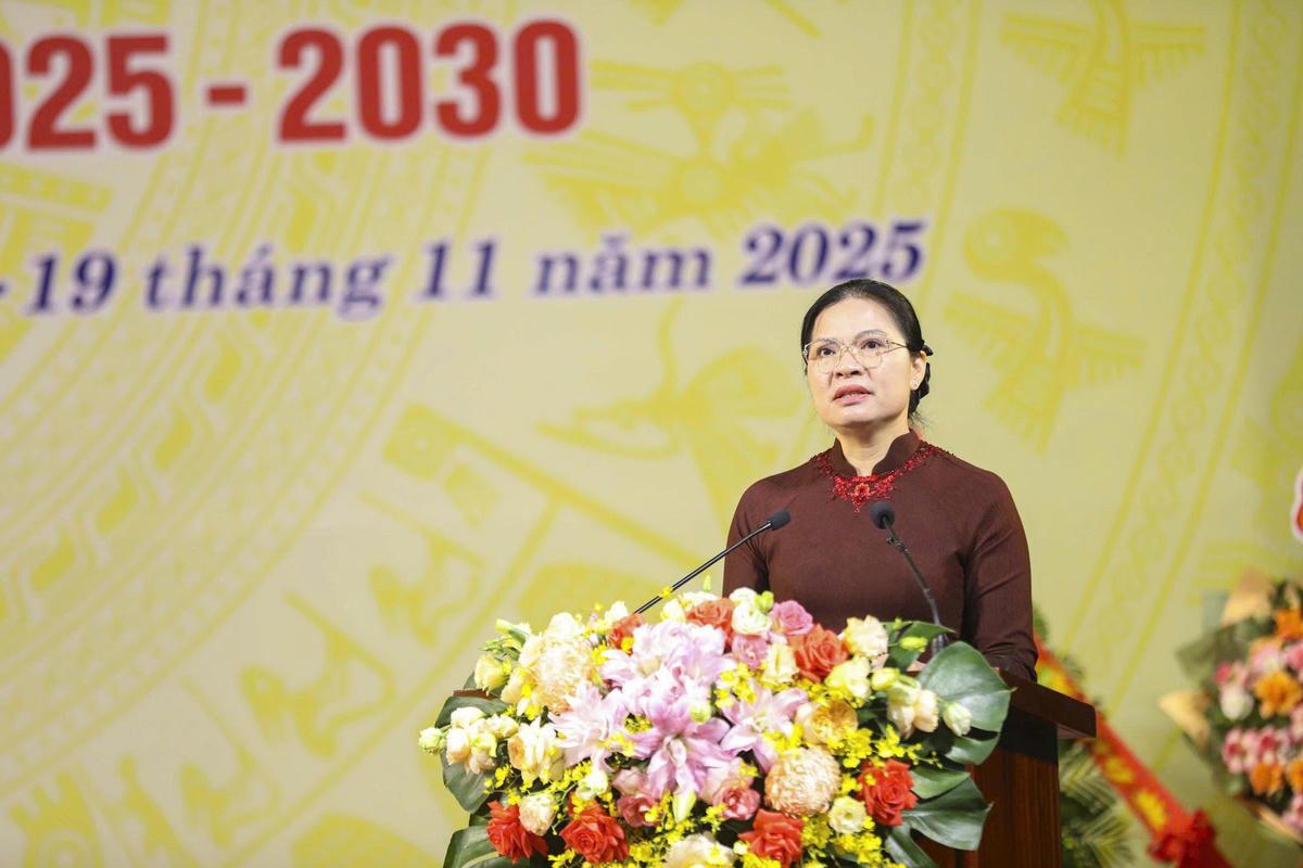 Ủy viên Trung ương Đảng, Phó Chủ tịch Ủy ban Trung ương MTTQ Việt Nam Hà Thị Nga phát biểu chỉ đạo tại Đại hội. Ảnh: L.L