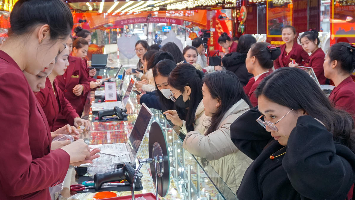 Cảnh báo rủi ro giao dịch vàng “chợ đen”