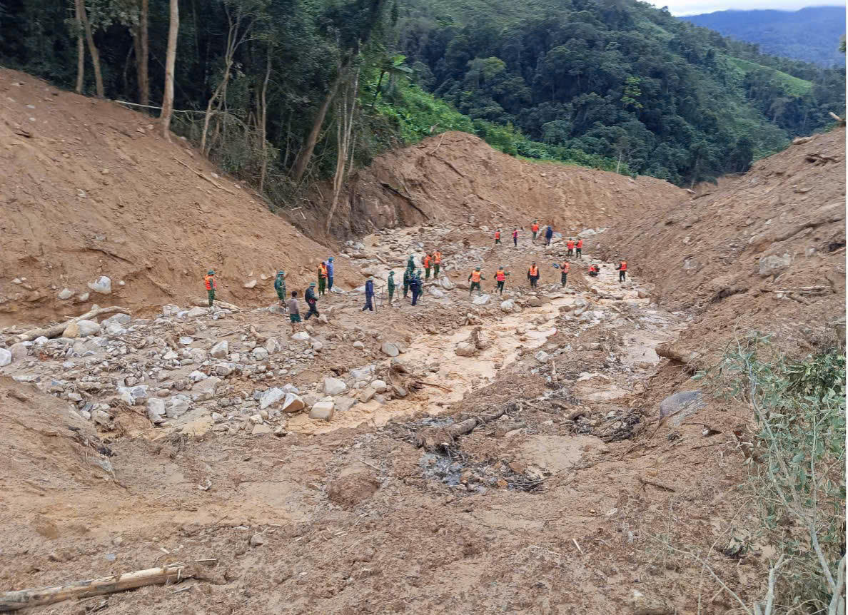 Khu vực nơi tìm thấy thi thể nạn nhân trong vụ sạt lở núi ở xã Hùng Sơn. Ảnh: CV.