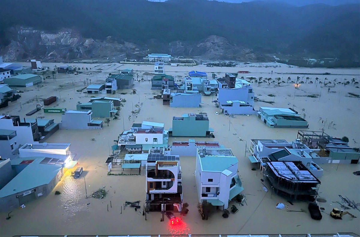 Một góc phường Quy Nhơn Bắc, tỉnh Gia Lia bị ngập nước sâu. Ảnh: CV.