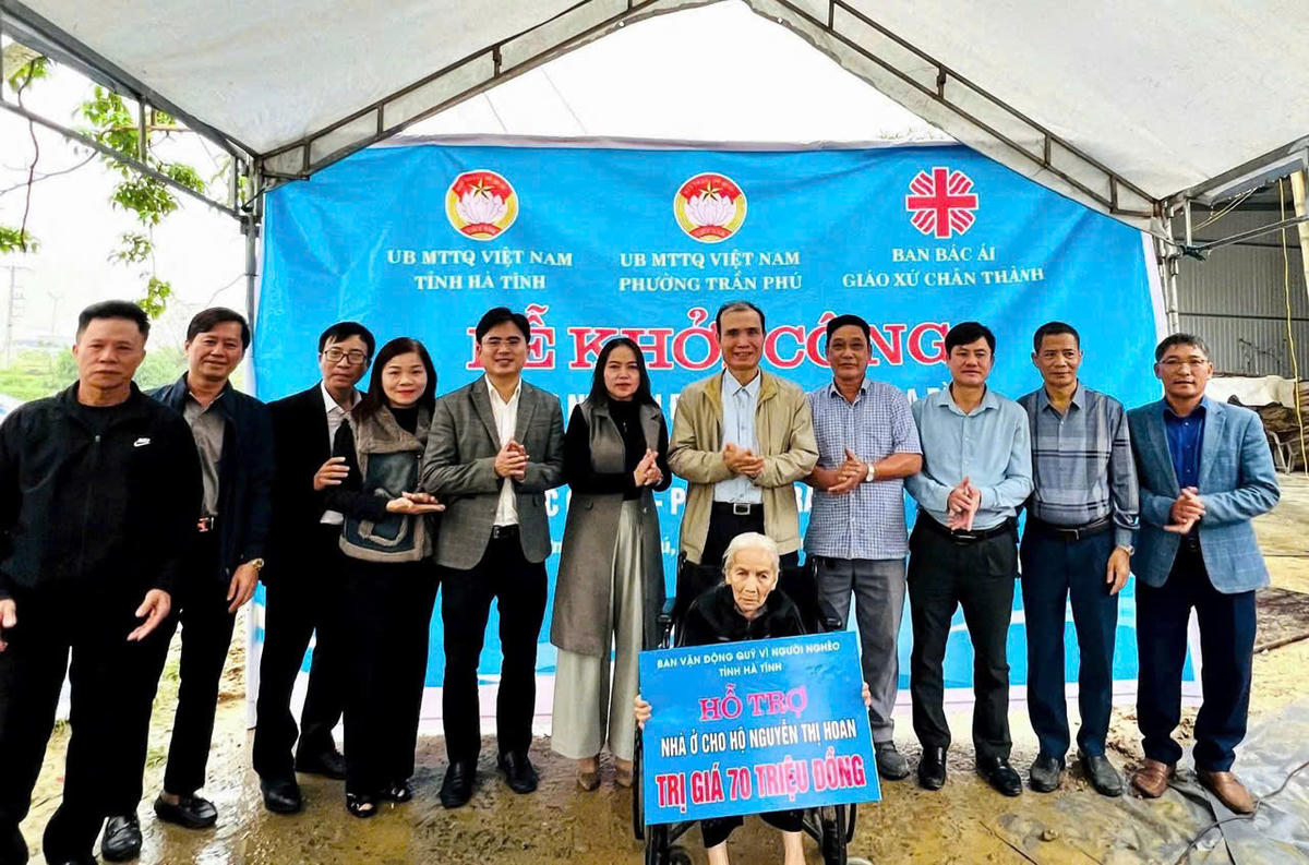 Với tinh thần “sống tốt đời, đẹp đạo”, đồng bào Công giáo Hà Tĩnh đã phát huy truyền thống văn hóa của quê hương, đoàn kết thực hiện tốt các phong trào thi đua yêu nước. 