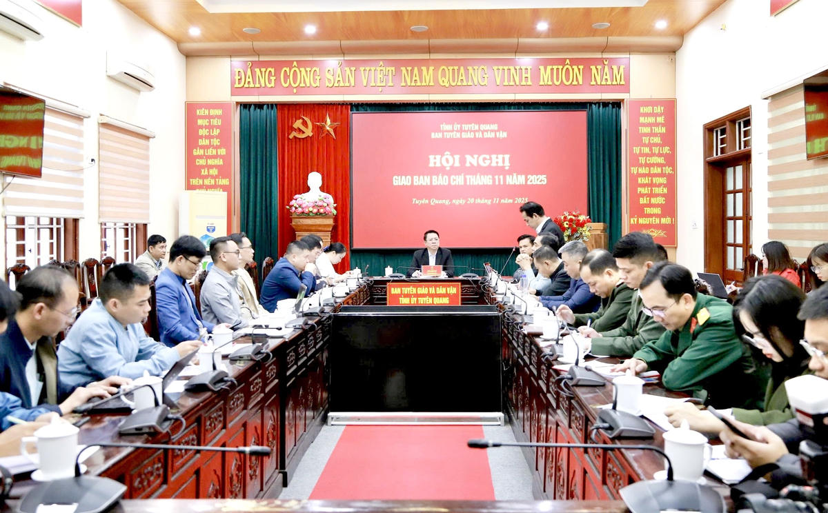 Hội nghị giao ban báo chí ngày 20/11 tại tỉnh Tuyên Quang. Ảnh: Đ.S.
