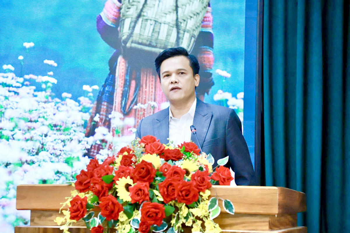 Ông Nguyễn Văn Hòa, Phó Giám đốc Sở VHTTDL tỉnh Tuyên Quang thông tin về Lễ hội hoa Tam giác mạch. Ảnh: Đ.S.