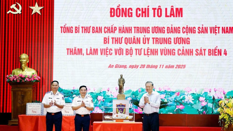 Tổng Bí thư: Tập trung xây dựng Cảnh sát biển theo hướng tinh, gọn, mạnh