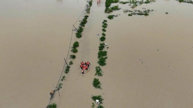 Khánh Hòa: Điều động lực lượng ứng cứu người dân bị ngập lụt