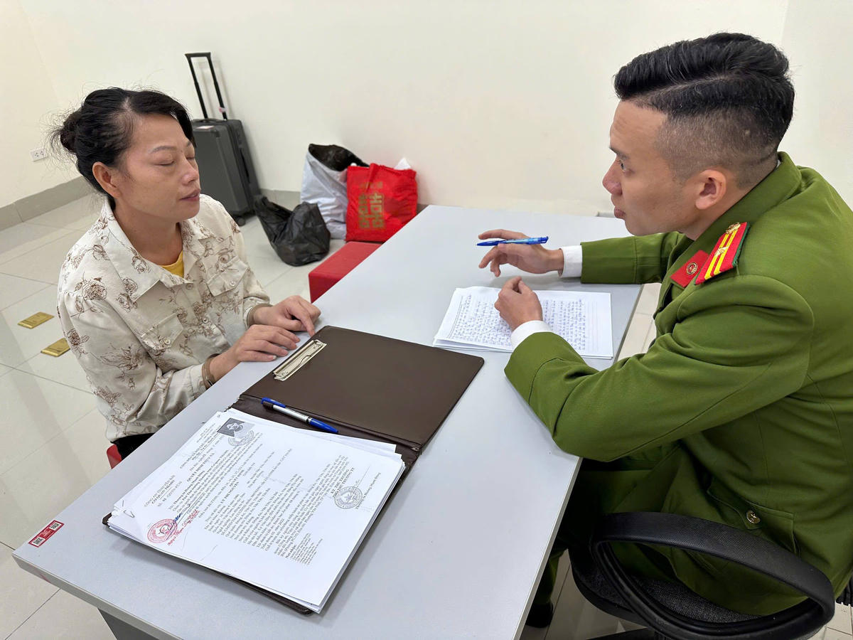 Đối tượng Lý Thị Nguyên tại Cơ quan điều tra. Ảnh: Công an tỉnh Lào Cai.