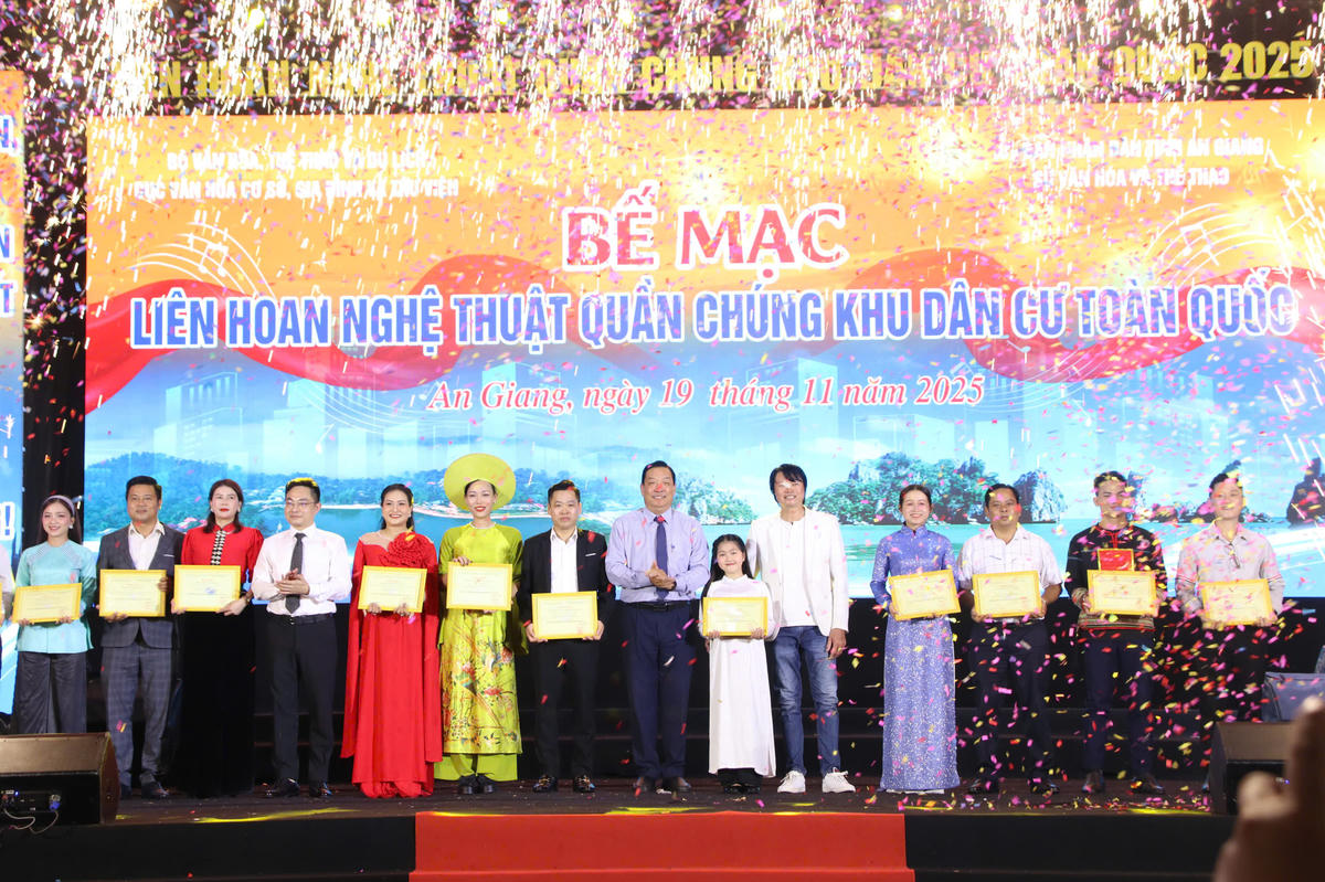 Ở phần thi văn nghệ, Ban tổ chức trao 15 giải A, 28 giải B các đoàn tham gia.